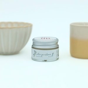 Contour des yeux et des lèvres rose et prune